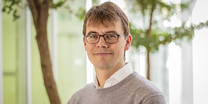 Kim Knudsen, Kim Knudsen tiltræder 1. april 2021 som professor. Med sin grundbegejstring for faget vil han være med til at til styrke instituttets faglige profil inden for matematik, som udgør fundamentet til løsningen af samfundets store udfordringer.
