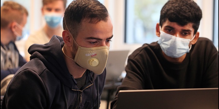 Caption: Christos Xenofontos (to the left) and his teammate Dhaval Mukul Purohit at the hackathon-event held at DTU Fotonik