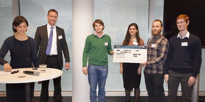 3. præmie-vinderne med en check på 5.000 kr. sponseretaf Lyngby Danske Bank. Foto: Henrik Eskildsen